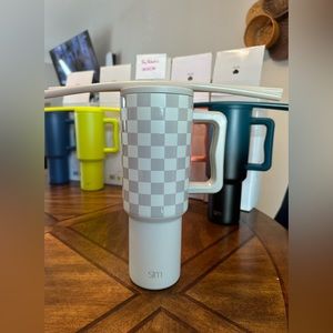 Simple modern trek in checkmate 40oz